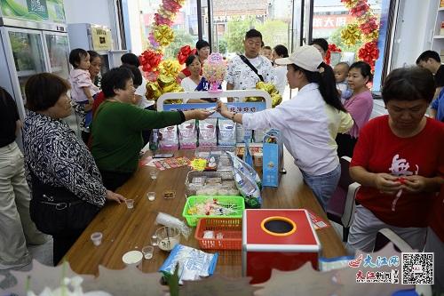 手工酸奶店受熱捧 開業(yè)當(dāng)天收到百余個(gè)訂單 圖